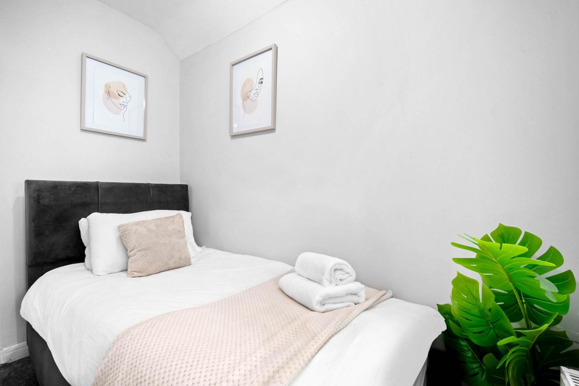 Modern 18 Guest Large Home In Solihull - Near Nec, Jlr, Hs2 And Bhx Birmingham Ngoại thất bức ảnh